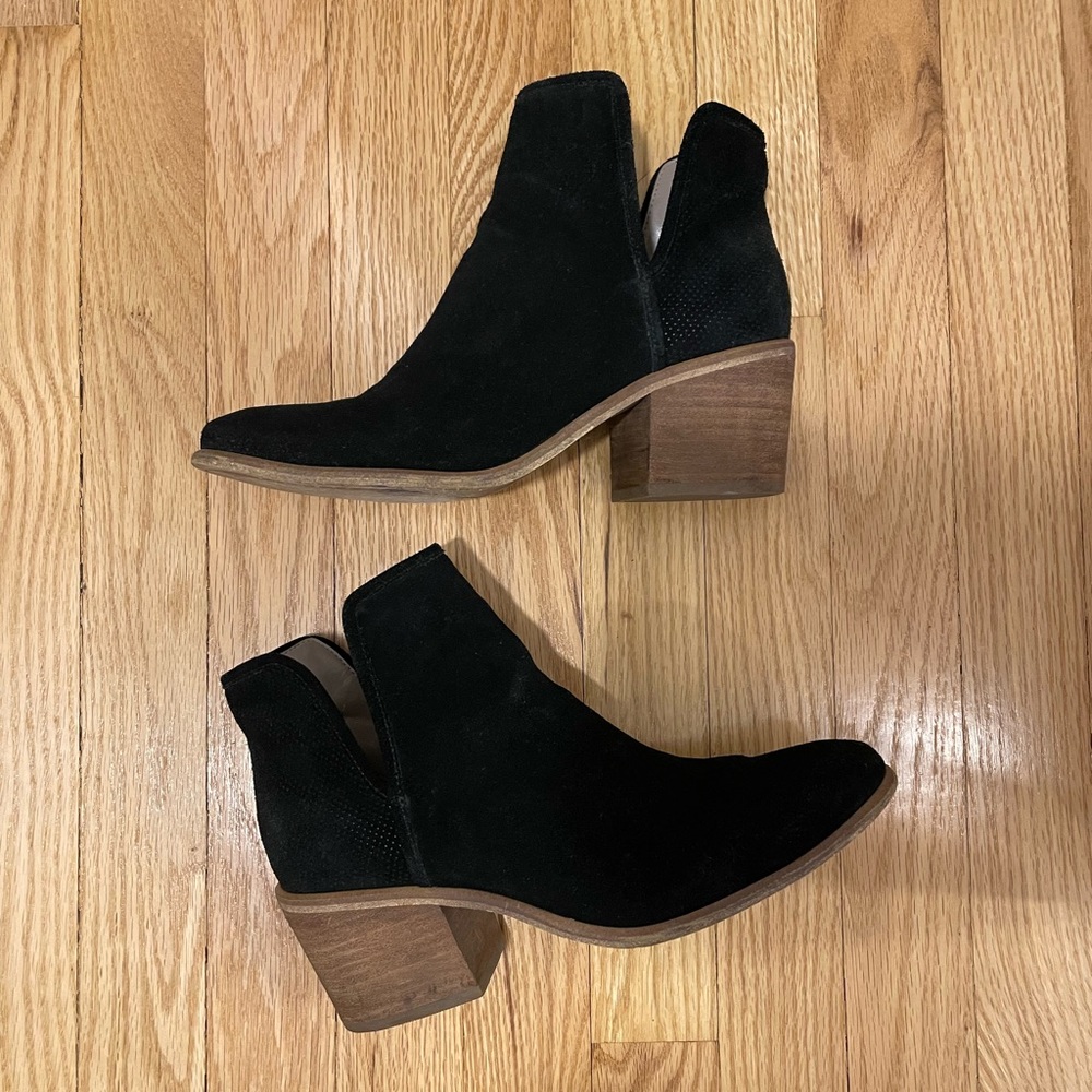 Hinge black booties
